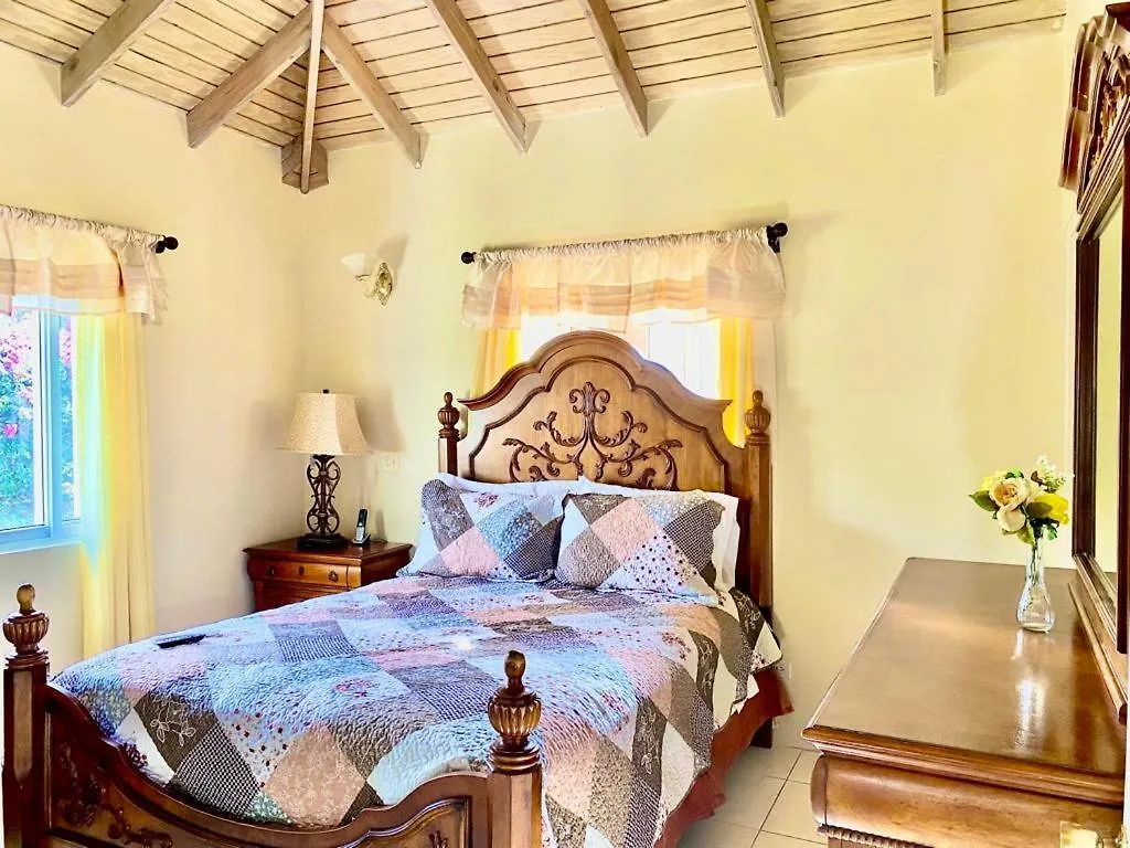 Casa Amarilla Villa Woods